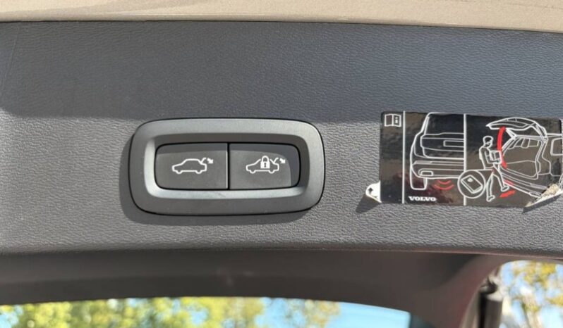 
								Volvo XC40 2021 full									