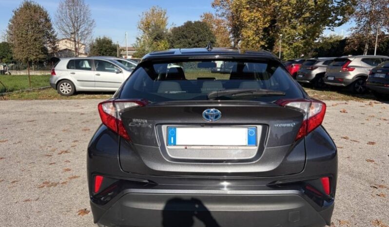 
								Toyota CH-R 2019 full									