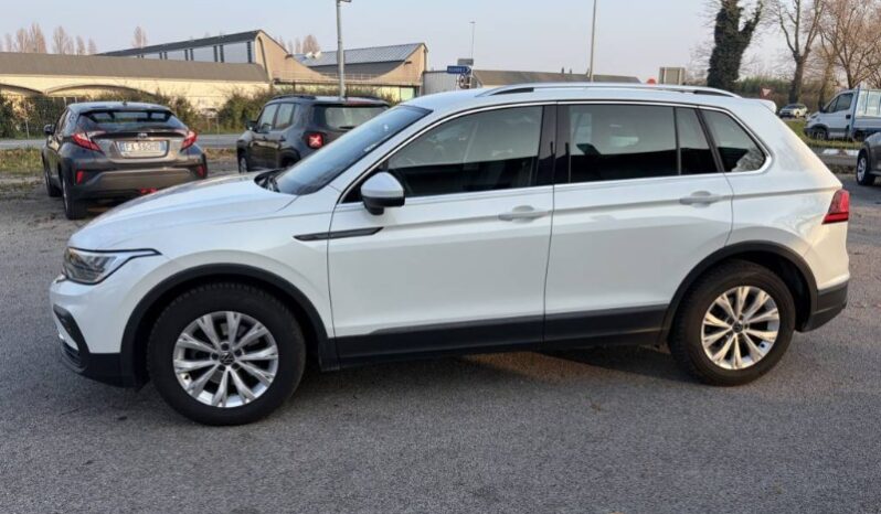 
								Volkswagen Tiguan 2021 full									