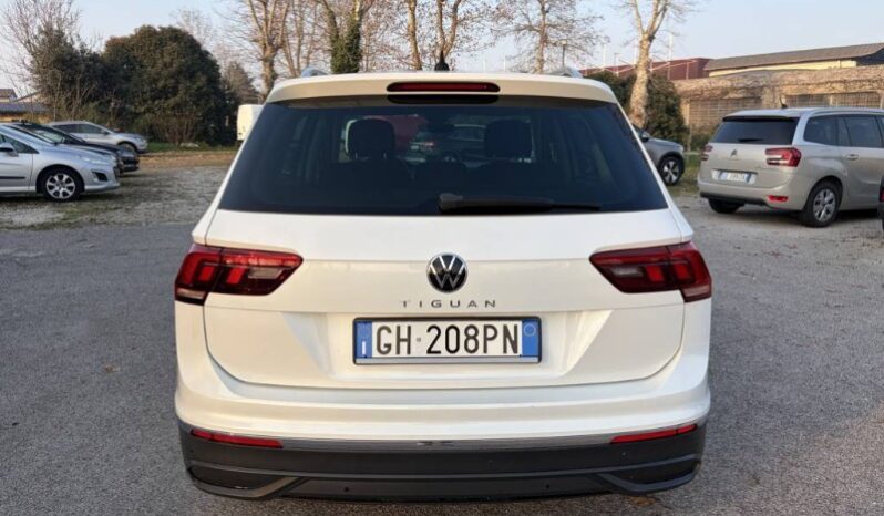 
								Volkswagen Tiguan 2021 full									