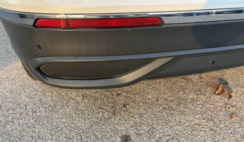 
								Volkswagen Tiguan 2021 full									