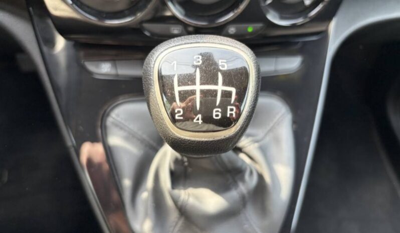 
								Lancia Ypsilon 2020 full									