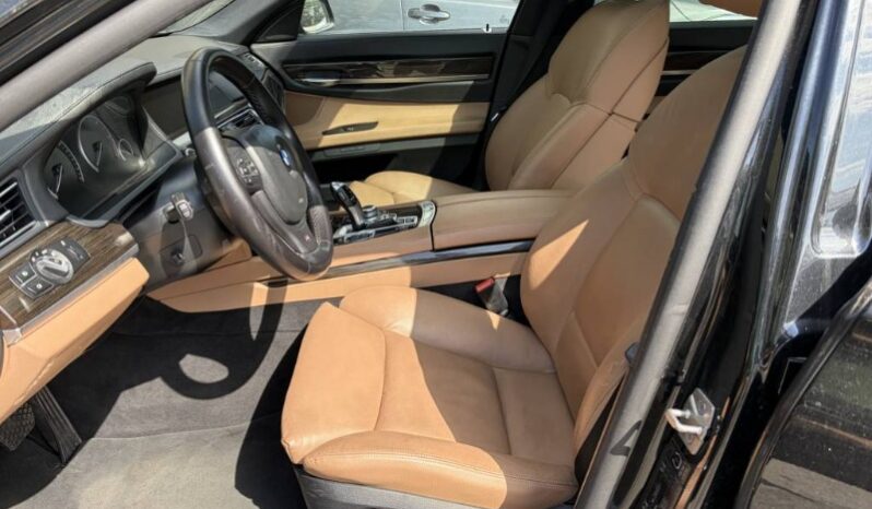 
								BMW 730 2012 full									