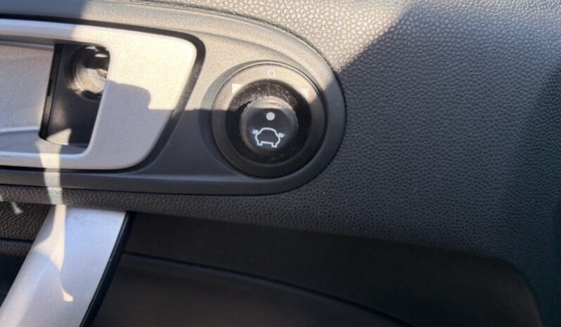 
								Ford Fiesta 2012 full									